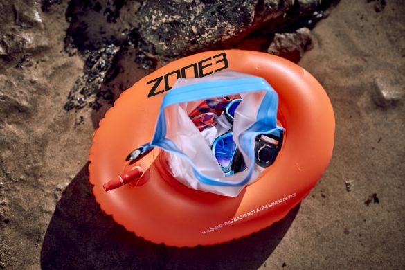 Zone3 bójka/suchý sáček kobliha oranžová - donut-buoy-lifestyle-3