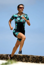 Dámská triatlonová kombinéza Zone3 Activate Short Sleeve Trisuit - Tribal Rush / Black/Khaki - Snímek obrazovky 2024-05-15 125845