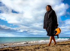 ZONE3 Oversized Polar Fleece Parka Robe Jacket - Black / Orange - Snímek obrazovky 2025-07-18 v 21.00.39