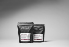 PILLAR PERFORMANCE TRIPLE MAGNESIUM 400g- lesní plody  - Berry Value Pack. (1)