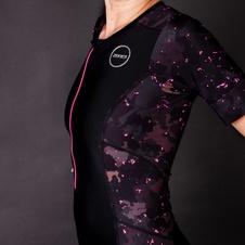 Dámská kombinéza Zone3 Women's Activate Plus Camo Short Sleeve Trisuit - black/grey/pink